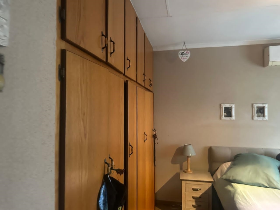 5 Bedroom Property for Sale in Waterval East North West